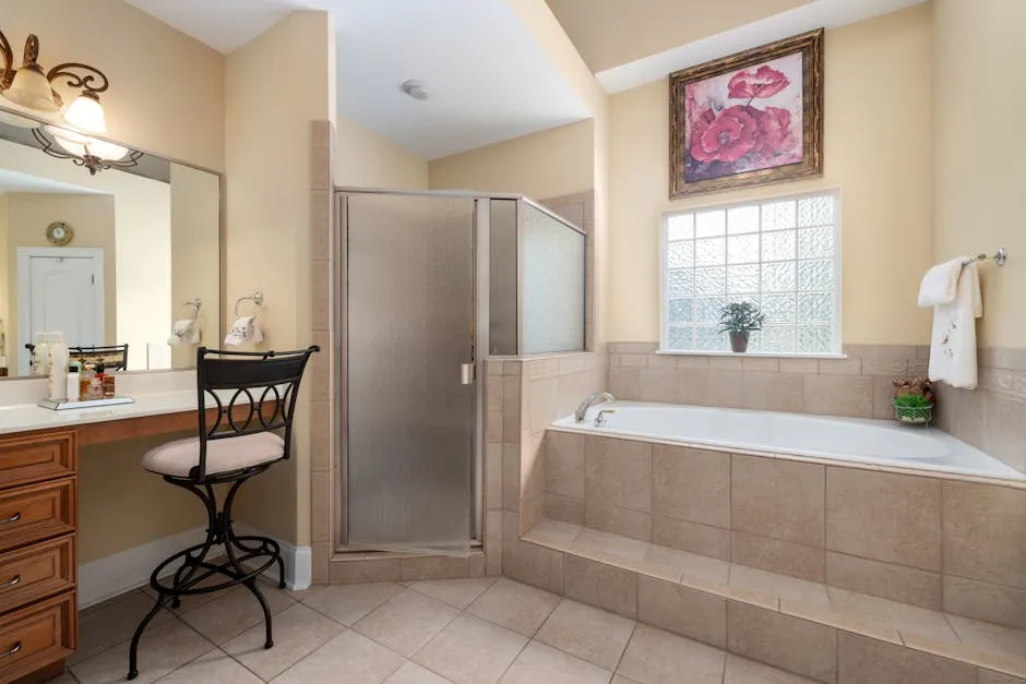 Bathroom with Bathtub and Wall Mirror