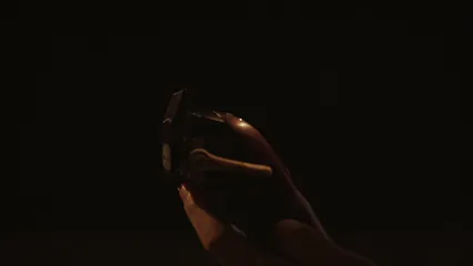 Horizontal video: Female hand holding hair clipper 6068292. Duration: 7 seconds. Resolution: 3840x2160