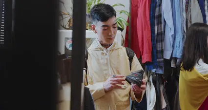 Horizontal video: A young couple at shopping center 6120432. Duration: 28 seconds. Resolution: 4096x2160